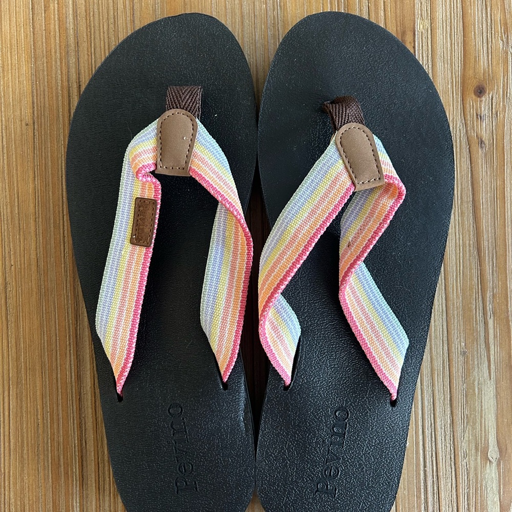 Pevino Black Flip Flops
Size 9